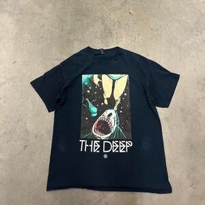 The deep‎ USA and shark tee shirt